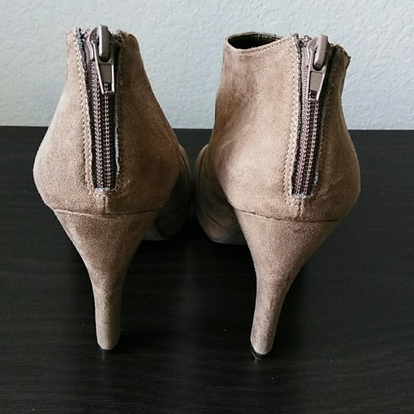 Shoes - Picture 4 of 4